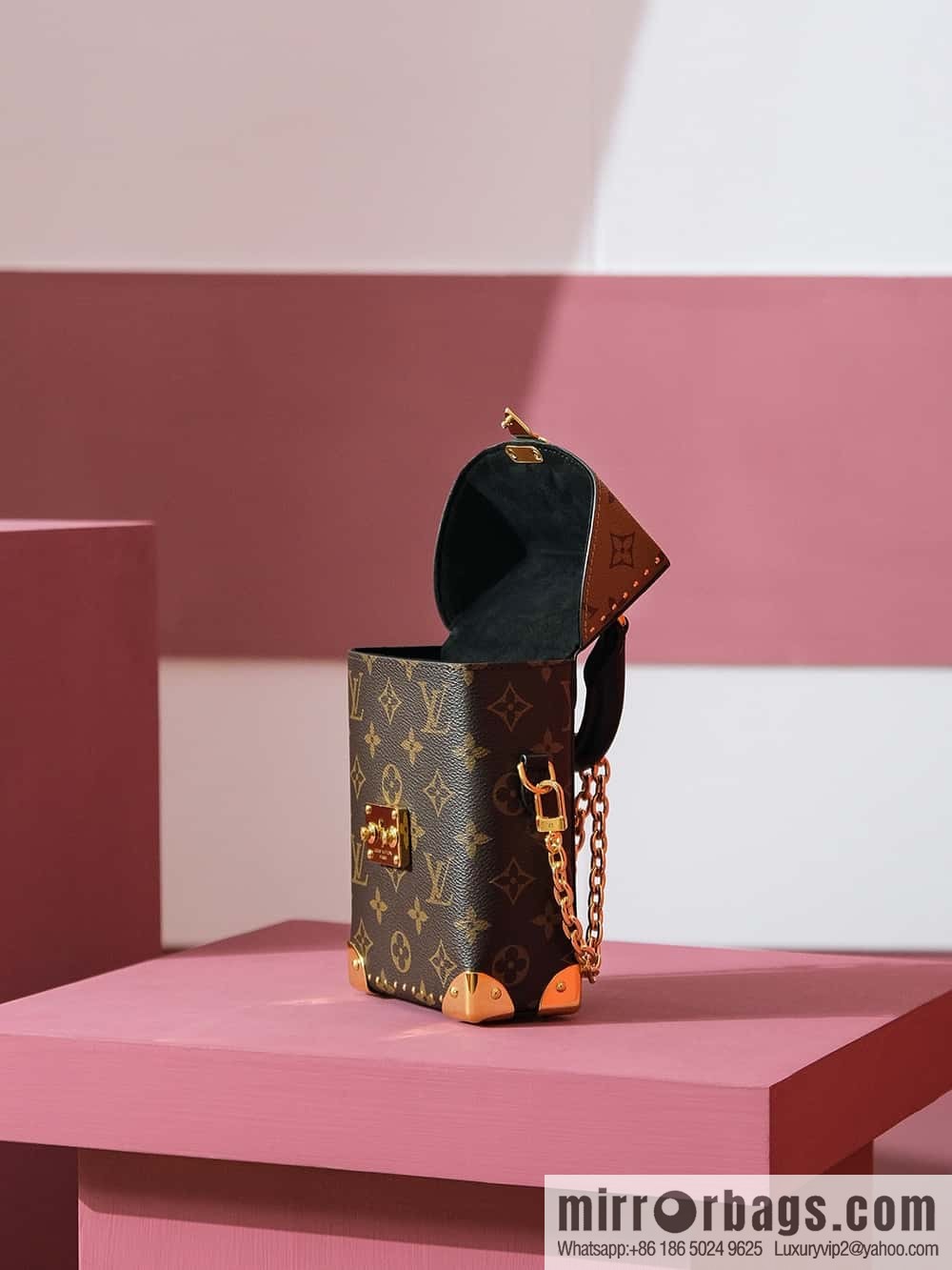 LV M82465 CAMERA BOX handbag