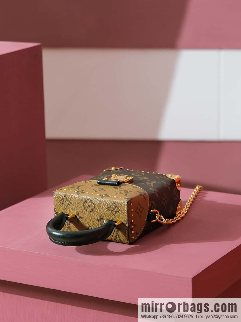 LV M82465 CAMERA BOX handbag