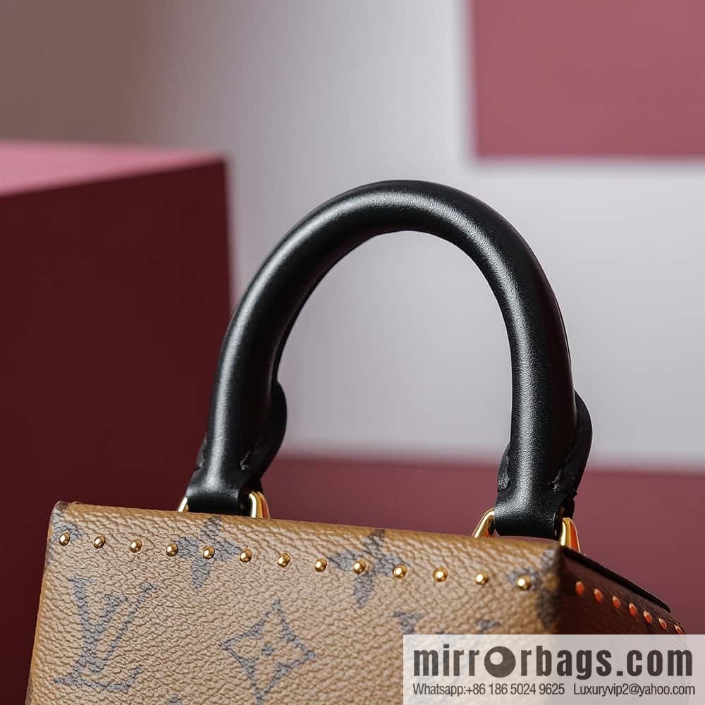 LV M82465 CAMERA BOX handbag