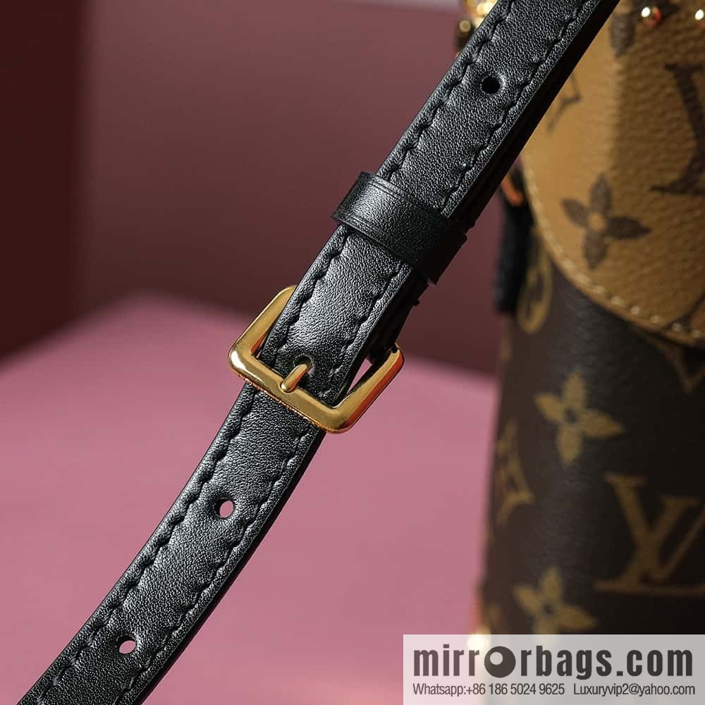 LV M82465 CAMERA BOX handbag
