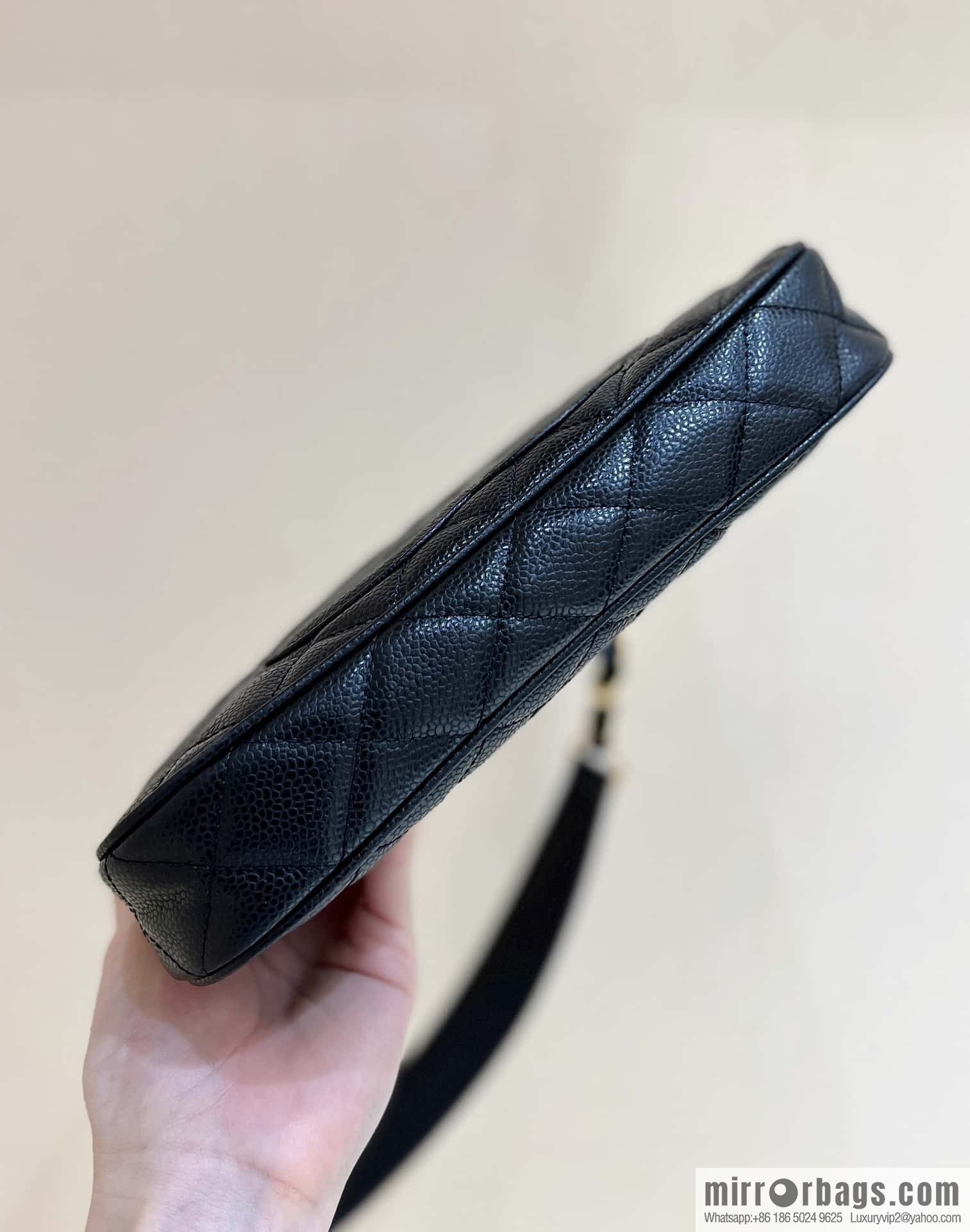 CHANEL CNNe same popular medieval armpit bag A50920 black