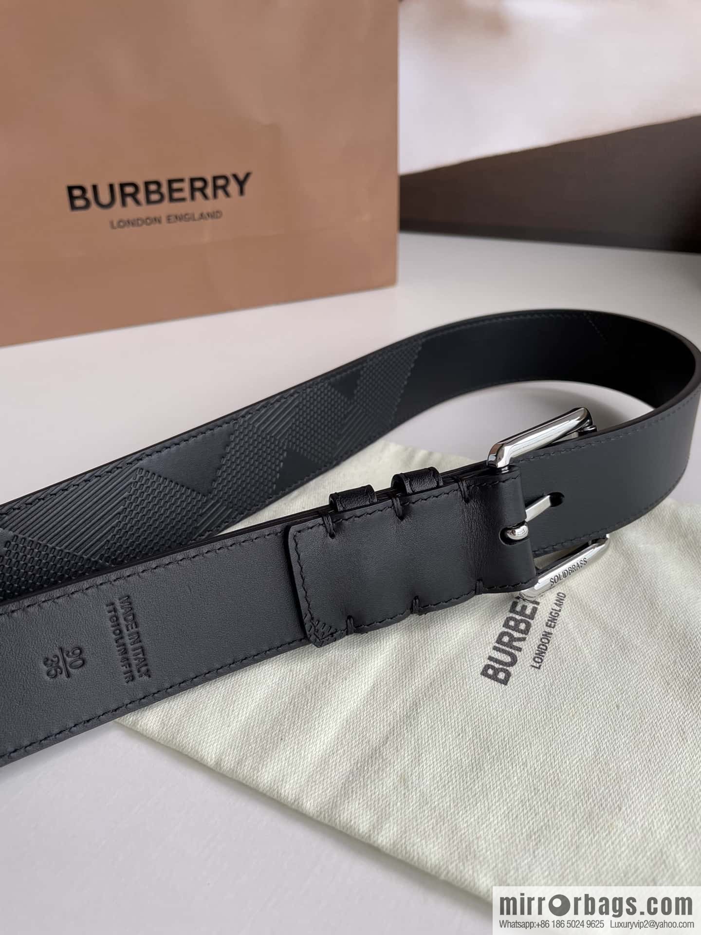BURBERRY Cowhide Pressed Checkered Men's Pin Buckle Belt