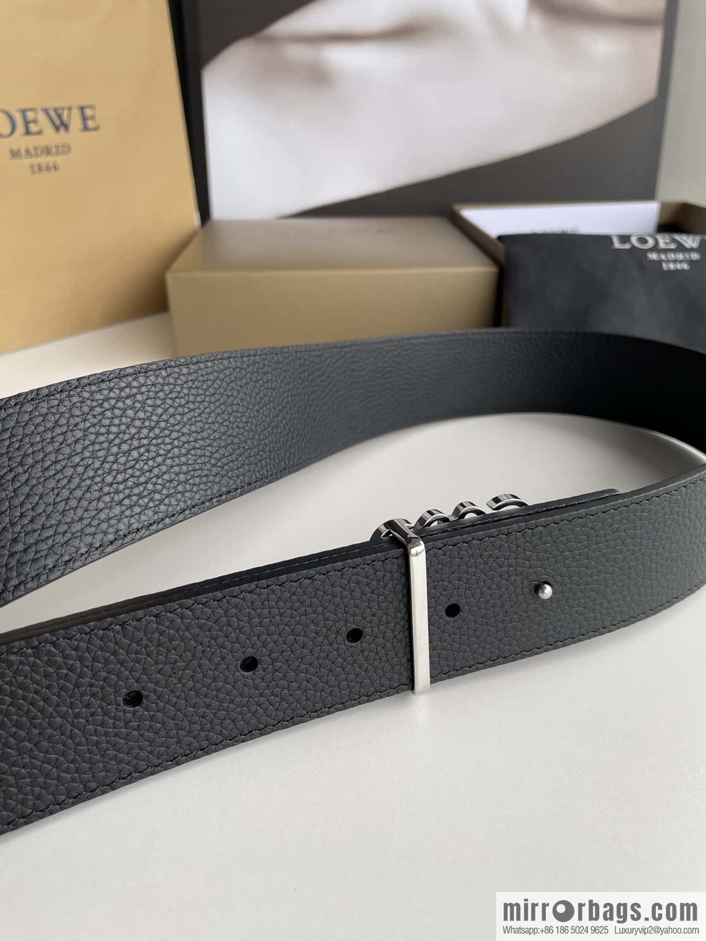 LOEVE Luo Yiwei stainless steel logo pattern metal buckle with the first layer of cowhide double-sided belt 40mm