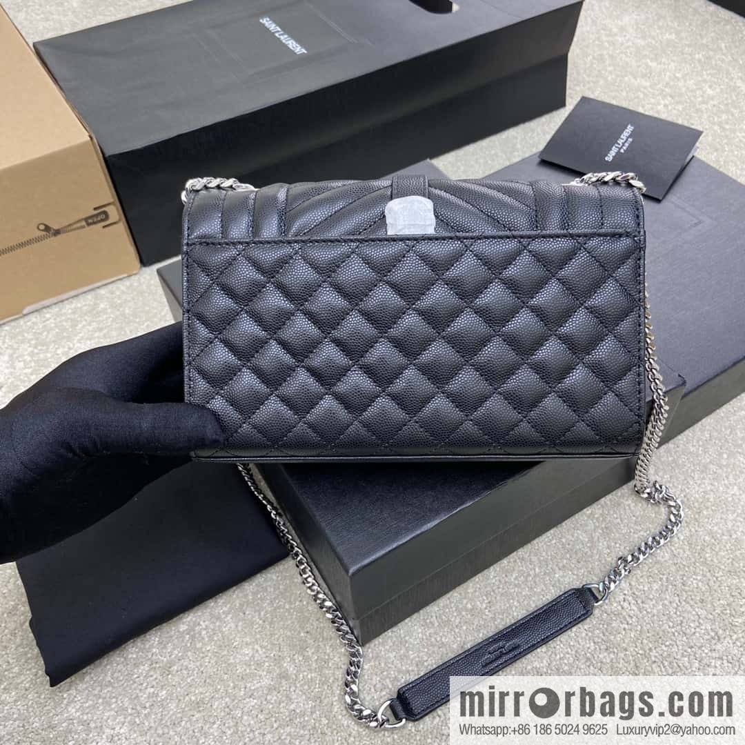 The new Envelope small caviar adopts the top original imported leather caviar pattern black ball pattern model: 600915/silver