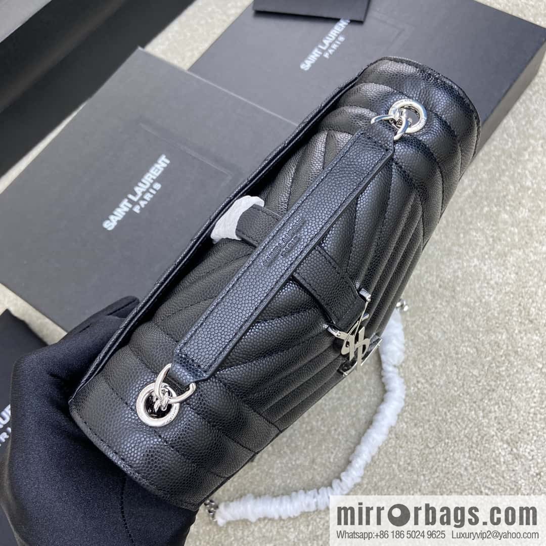 The new Envelope small caviar adopts the top original imported leather caviar pattern black ball pattern model: 600915/silver