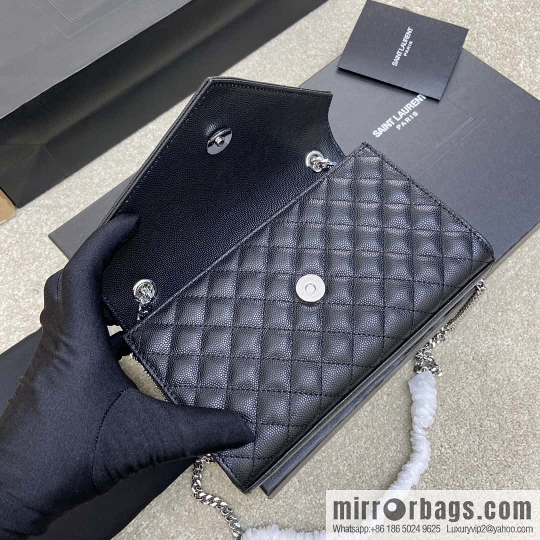 The new Envelope small caviar adopts the top original imported leather caviar pattern black ball pattern model: 600915/silver