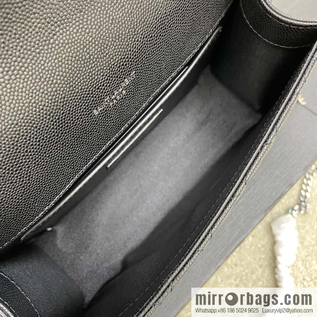 The new Envelope small caviar adopts the top original imported leather caviar pattern black ball pattern model: 600915/silver