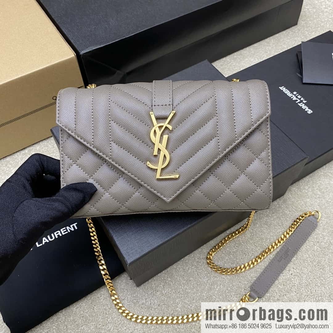 The new Envelope small caviar adopts the top original imported leather caviar pattern gray ball pattern model: 600915/gold