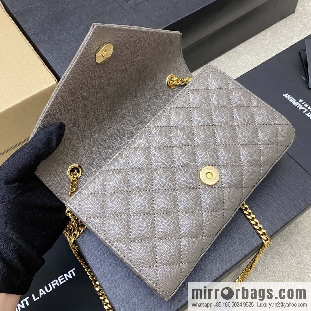 The new Envelope small caviar adopts the top original imported leather caviar pattern gray ball pattern model: 600915/gold