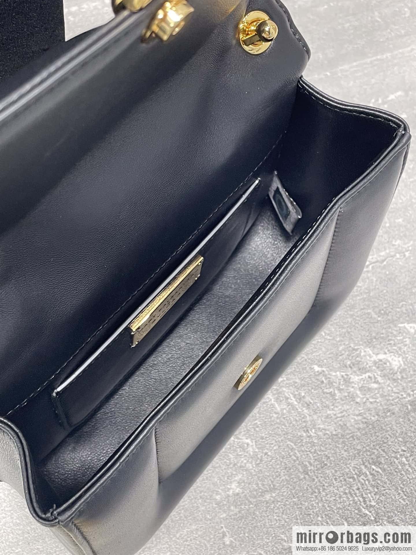 BVLGARI Bulgari small sheepskin snakehead bag Model: 291071