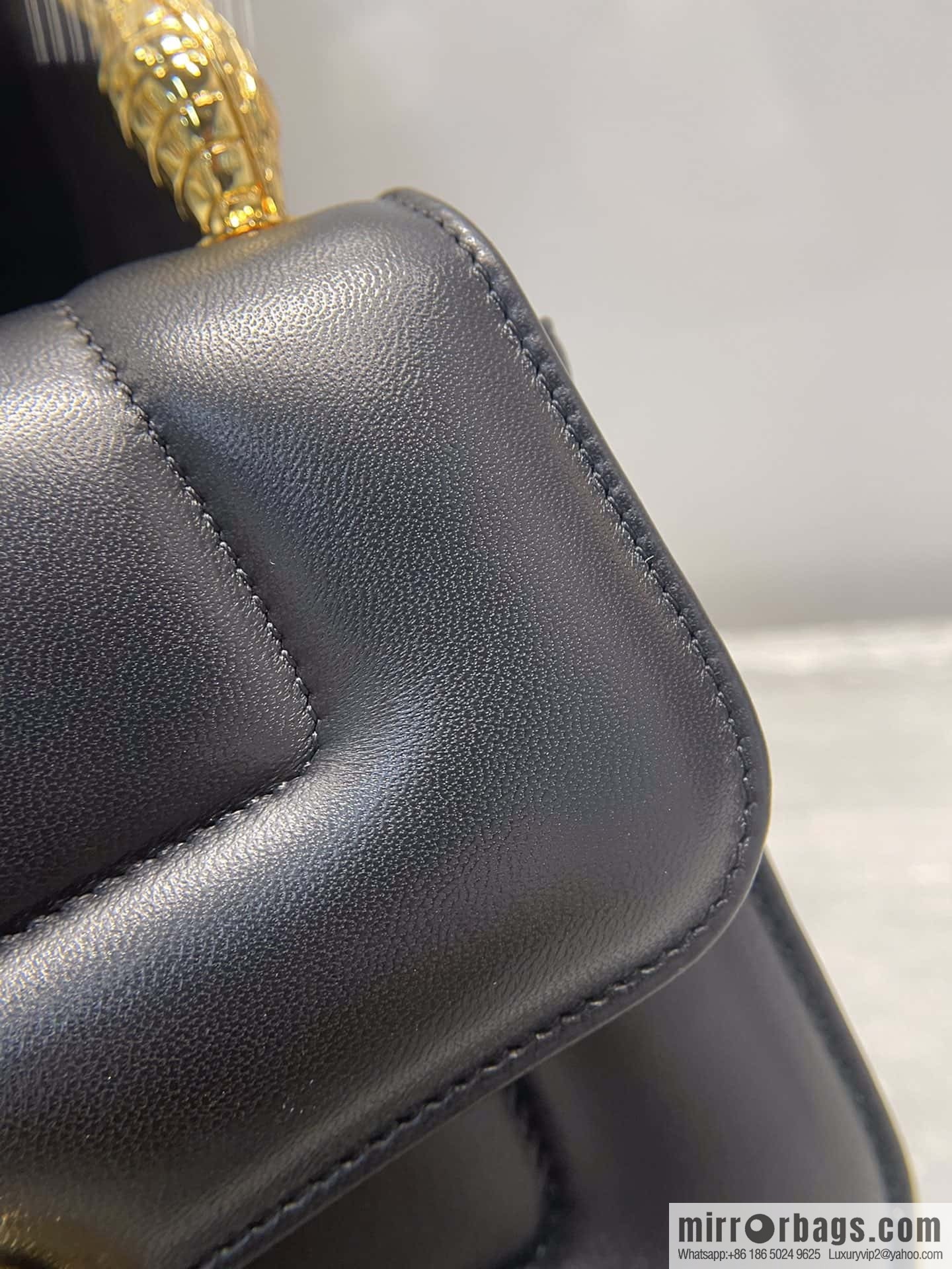 BVLGARI Bulgari small sheepskin snakehead bag Model: 291071