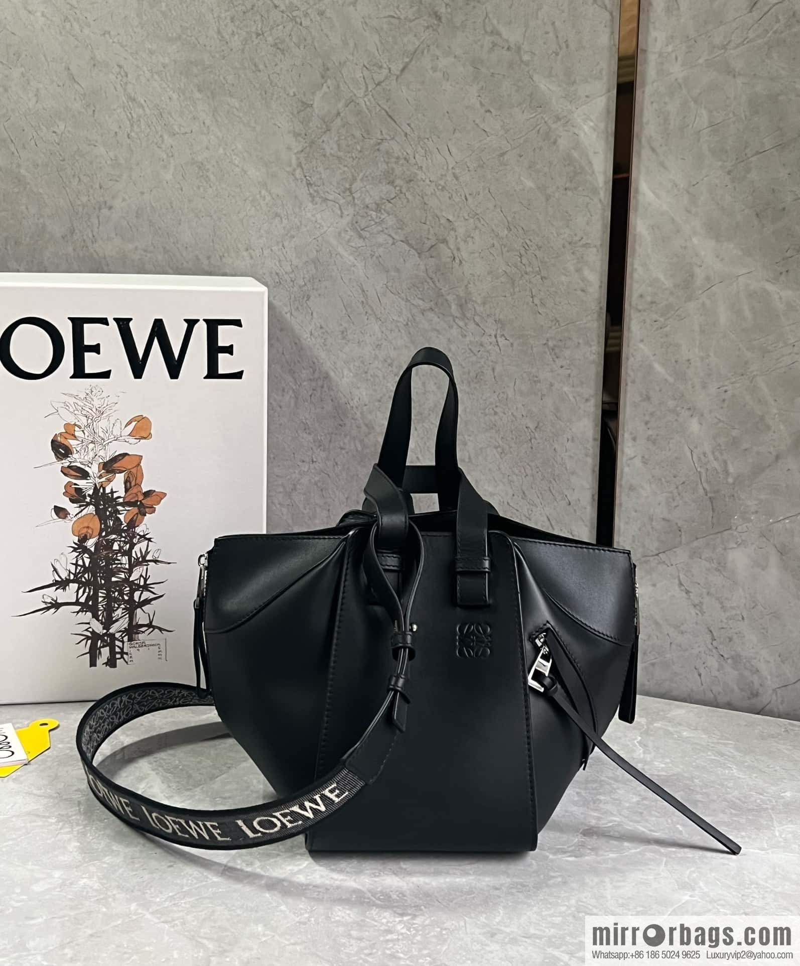 LOEWE 2023 monochrome glaze satin series Hammock bag hammock bag 0682 black