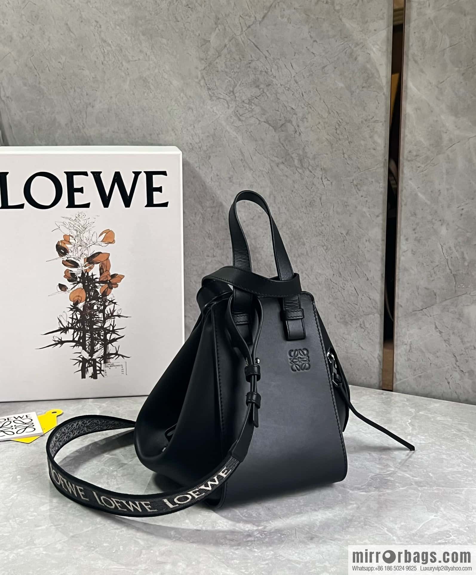 LOEWE 2023 monochrome glaze satin series Hammock bag hammock bag 0682 black