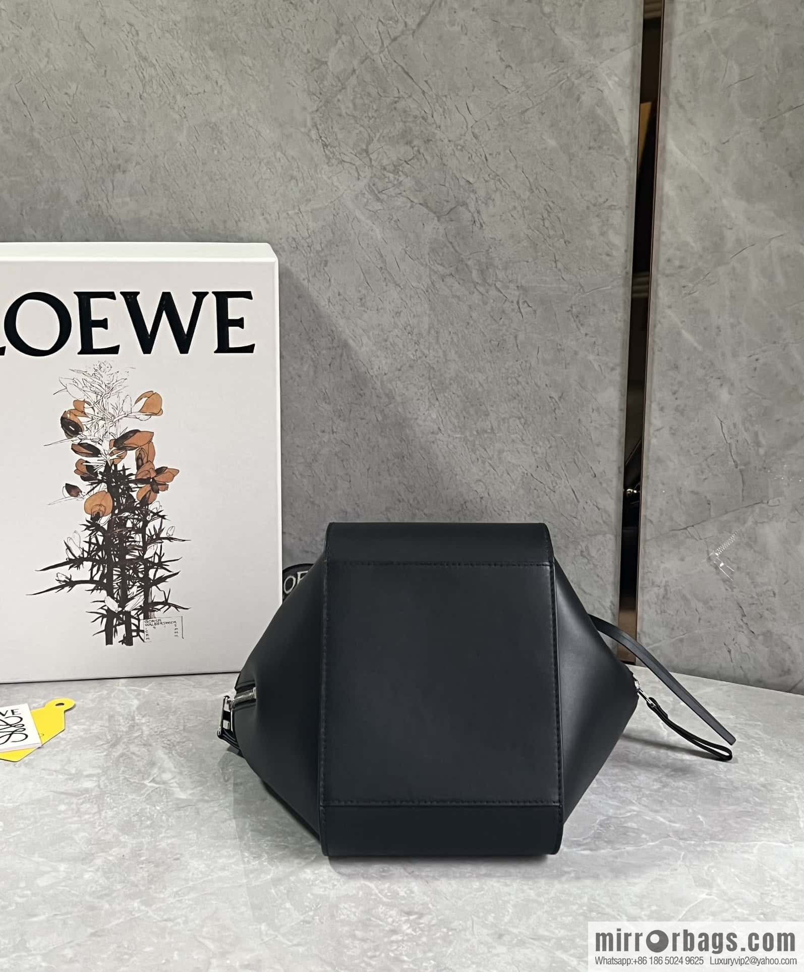 LOEWE 2023 monochrome glaze satin series Hammock bag hammock bag 0682 black