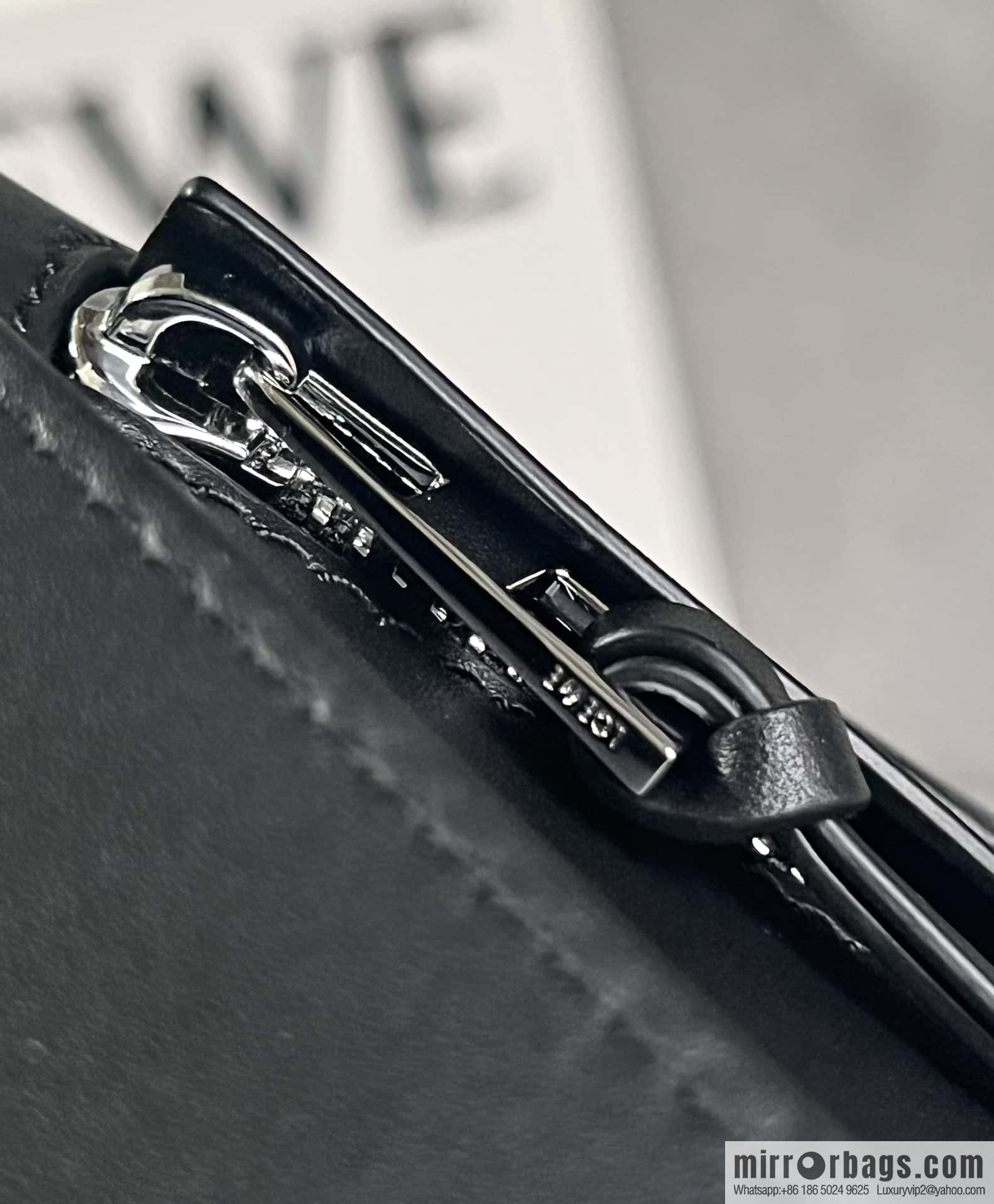 LOEWE 2023 monochrome glaze satin series Hammock bag hammock bag 0682 black