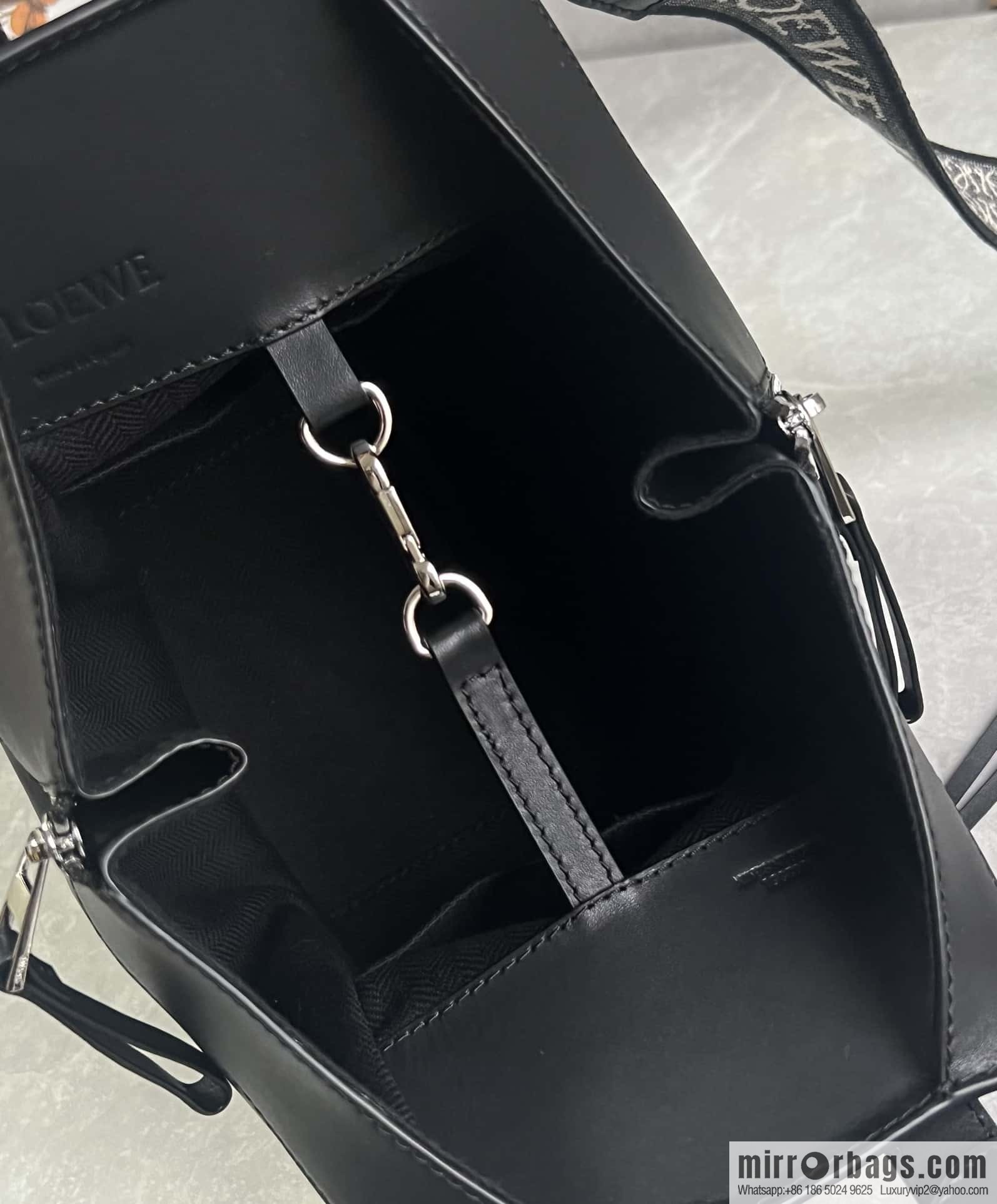 LOEWE 2023 monochrome glaze satin series Hammock bag hammock bag 0682 black