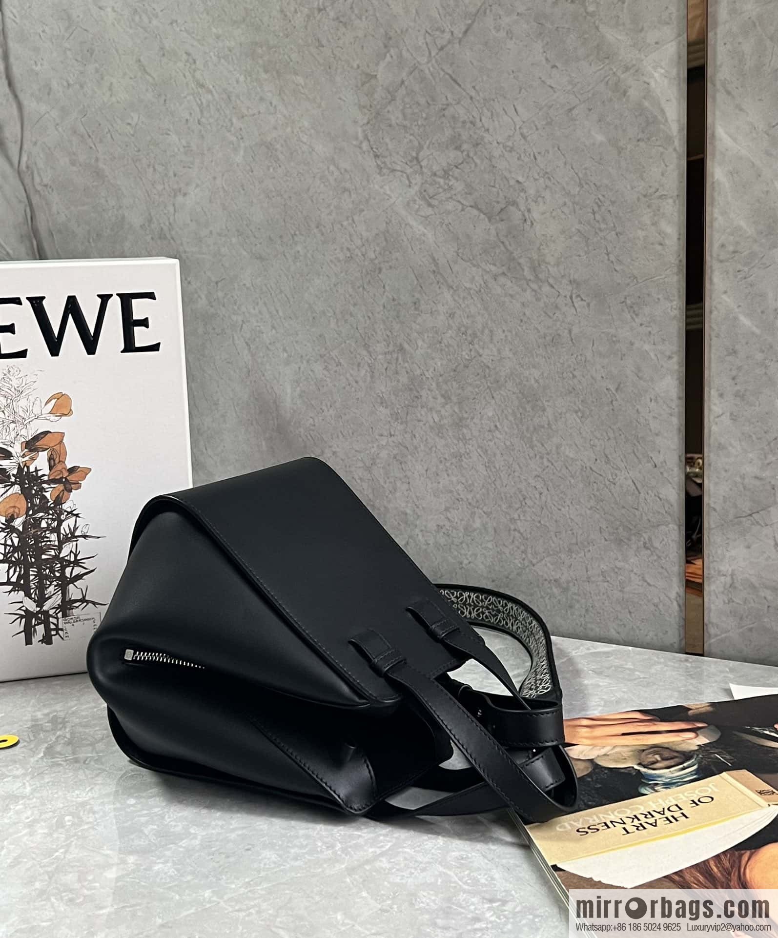 LOEWE 2023 monochrome glaze satin series Hammock bag hammock bag 0682 black