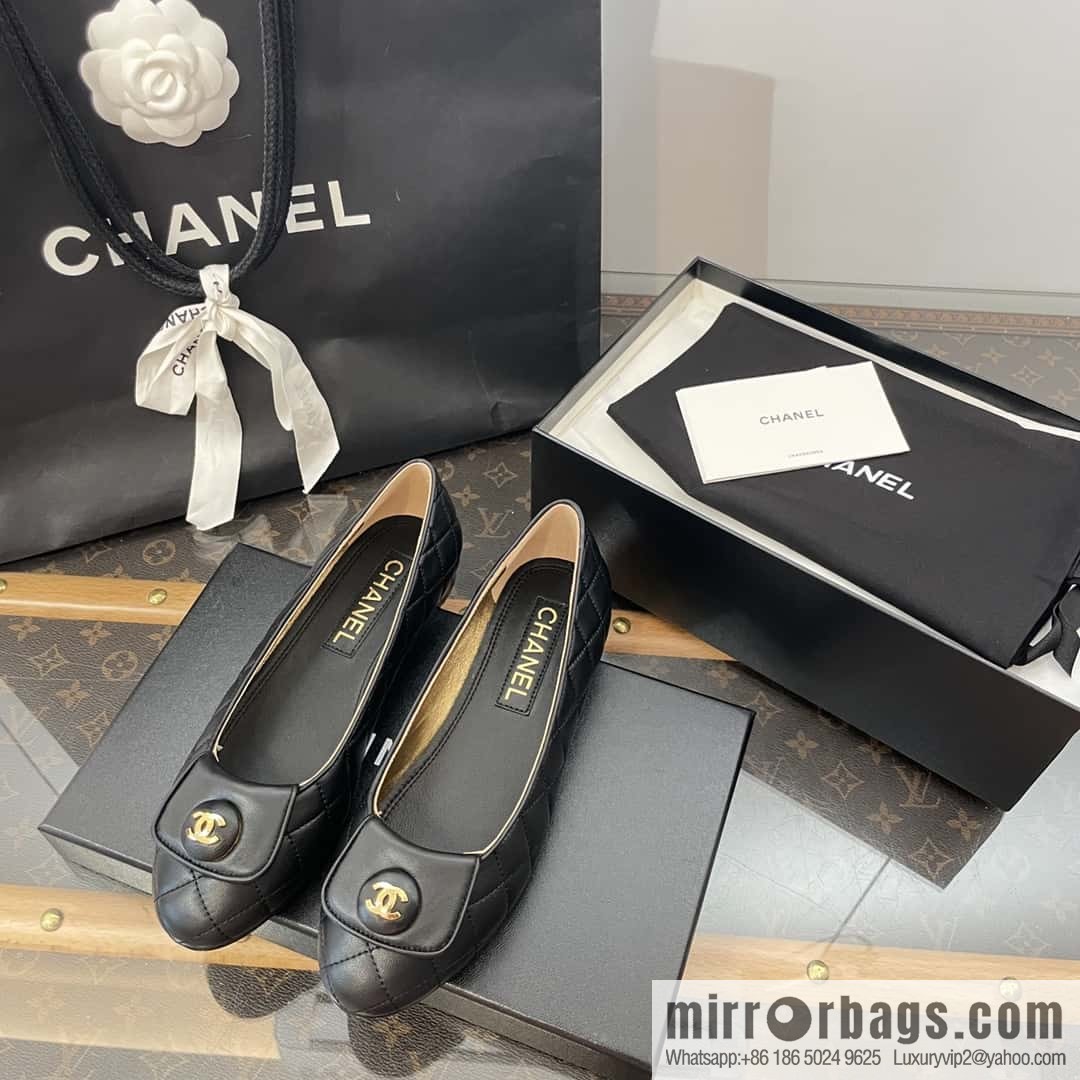 𝗖𝗛*𝗔𝗡𝗟 | xiaoxiang pair of gold buckle rhombus ballet shoes
