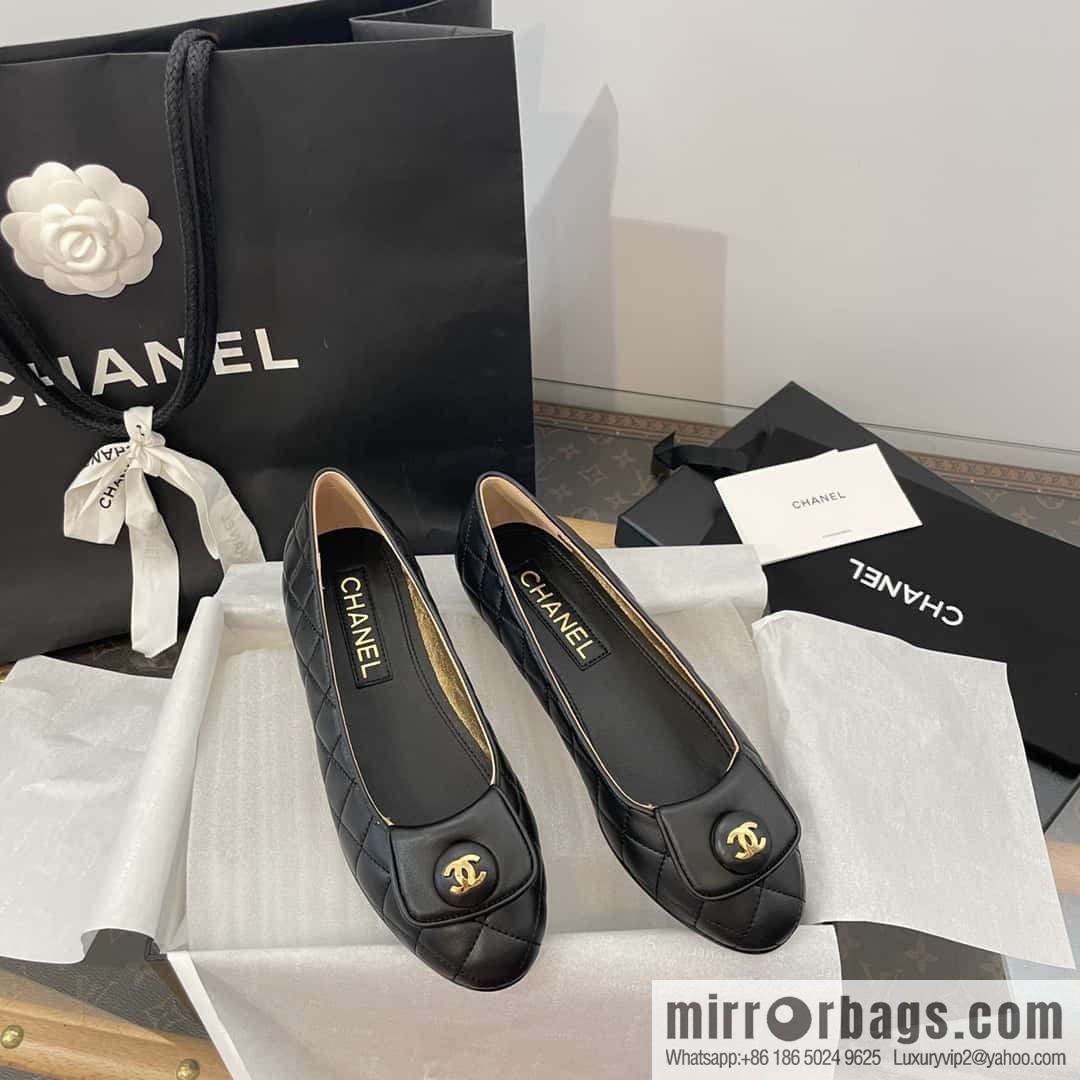 𝗖𝗛*𝗔𝗡𝗟 | xiaoxiang pair of gold buckle rhombus ballet shoes