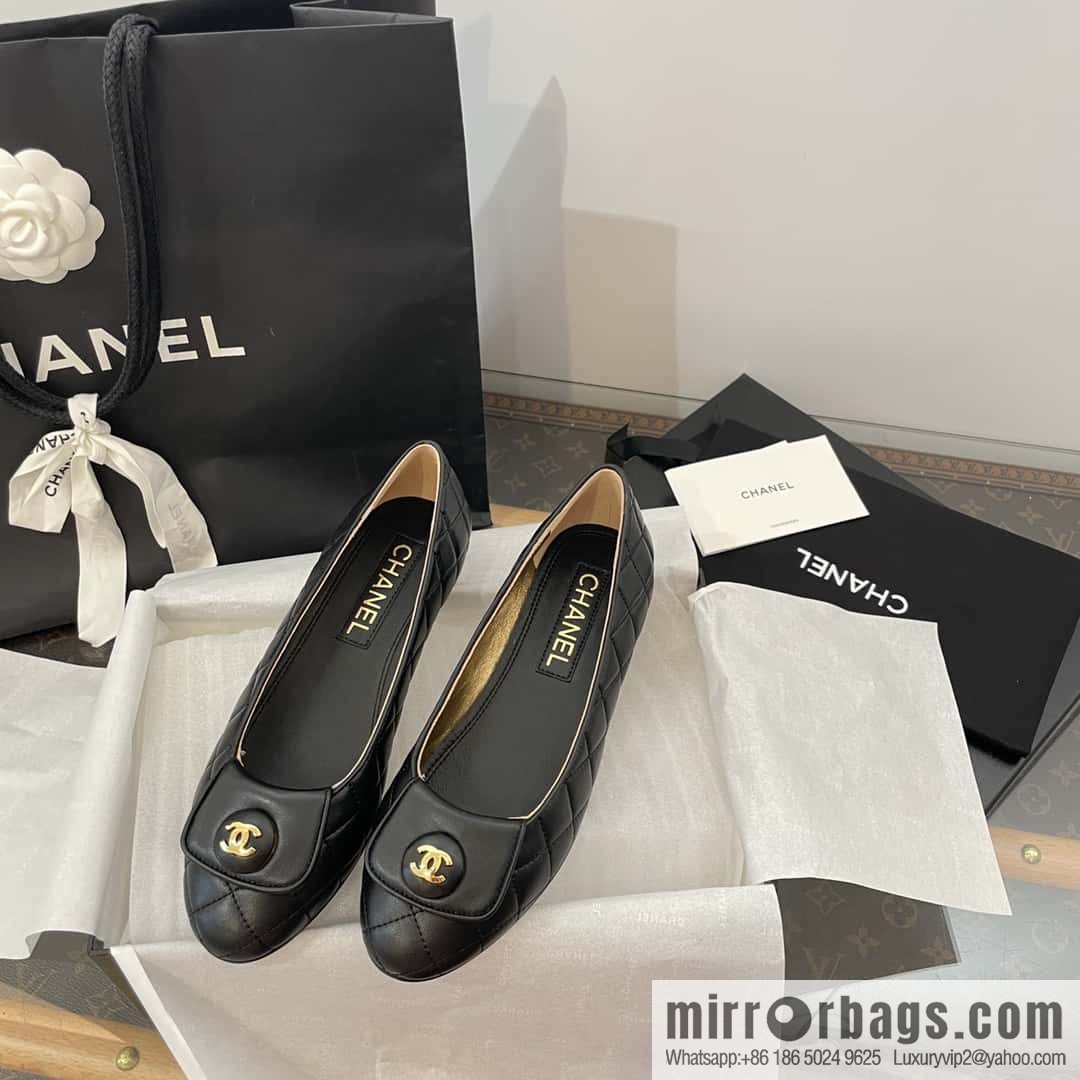 𝗖𝗛*𝗔𝗡𝗟 | xiaoxiang pair of gold buckle rhombus ballet shoes
