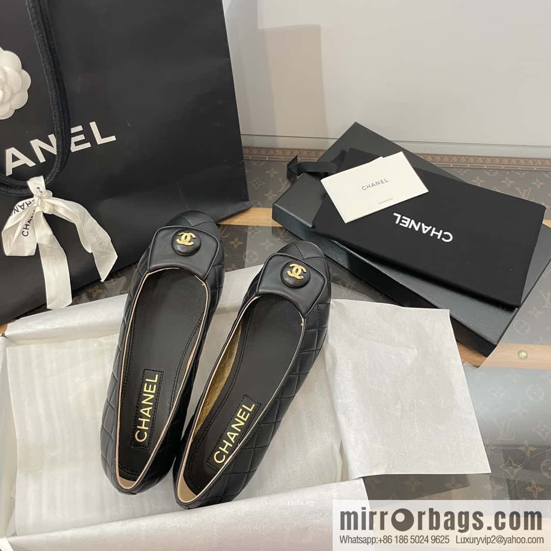 𝗖𝗛*𝗔𝗡𝗟 | xiaoxiang pair of gold buckle rhombus ballet shoes