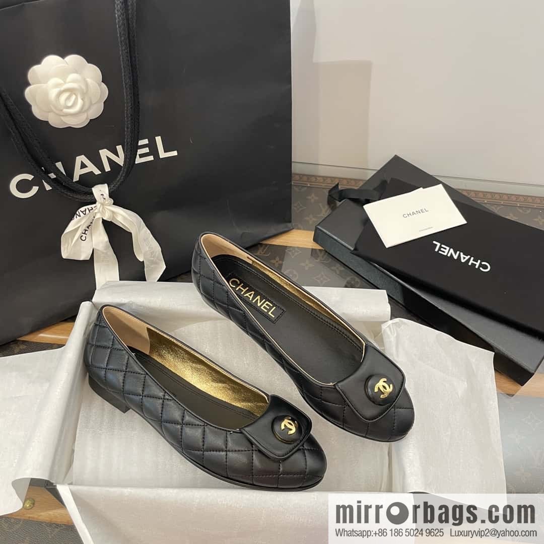 𝗖𝗛*𝗔𝗡𝗟 | xiaoxiang pair of gold buckle rhombus ballet shoes