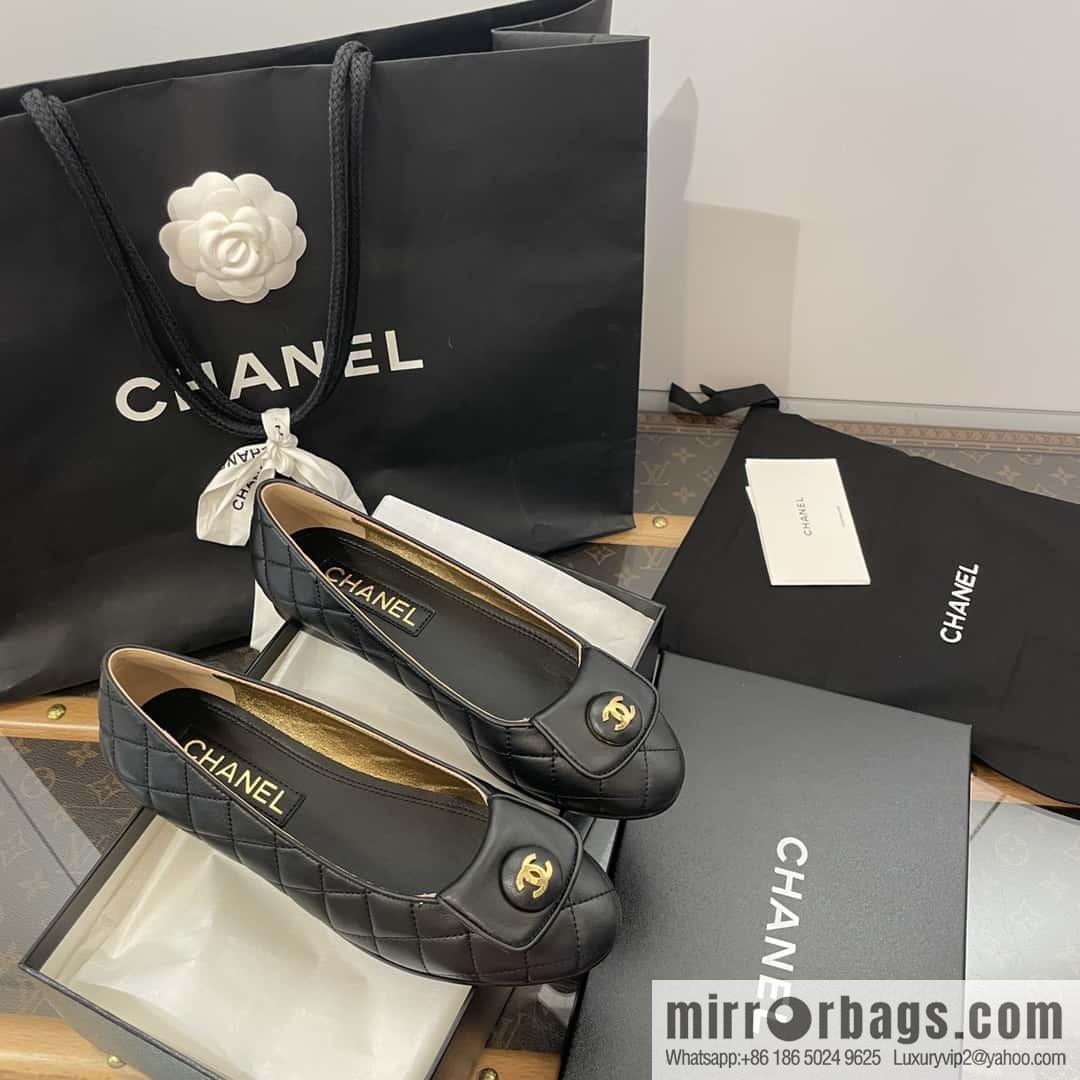 𝗖𝗛*𝗔𝗡𝗟 | xiaoxiang pair of gold buckle rhombus ballet shoes