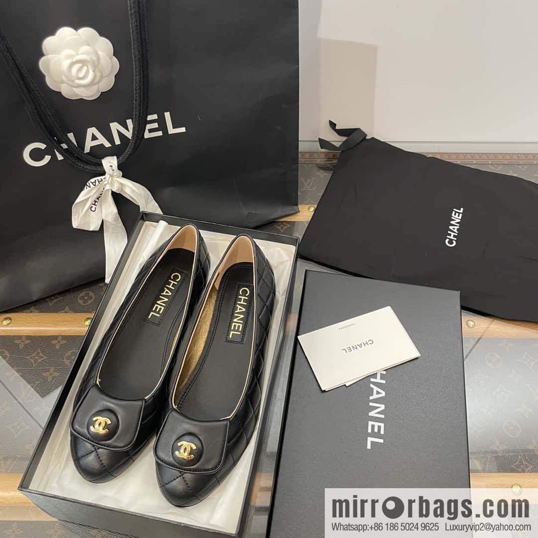 𝗖𝗛*𝗔𝗡𝗟 | xiaoxiang pair of gold buckle rhombus ballet shoes