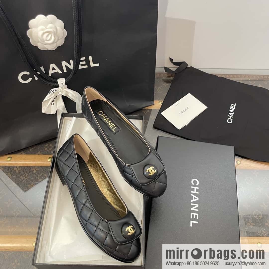 𝗖𝗛*𝗔𝗡𝗟 | xiaoxiang pair of gold buckle rhombus ballet shoes