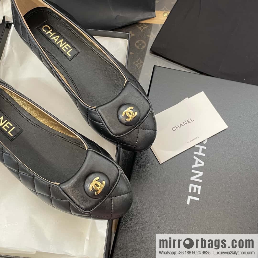 𝗖𝗛*𝗔𝗡𝗟 | xiaoxiang pair of gold buckle rhombus ballet shoes
