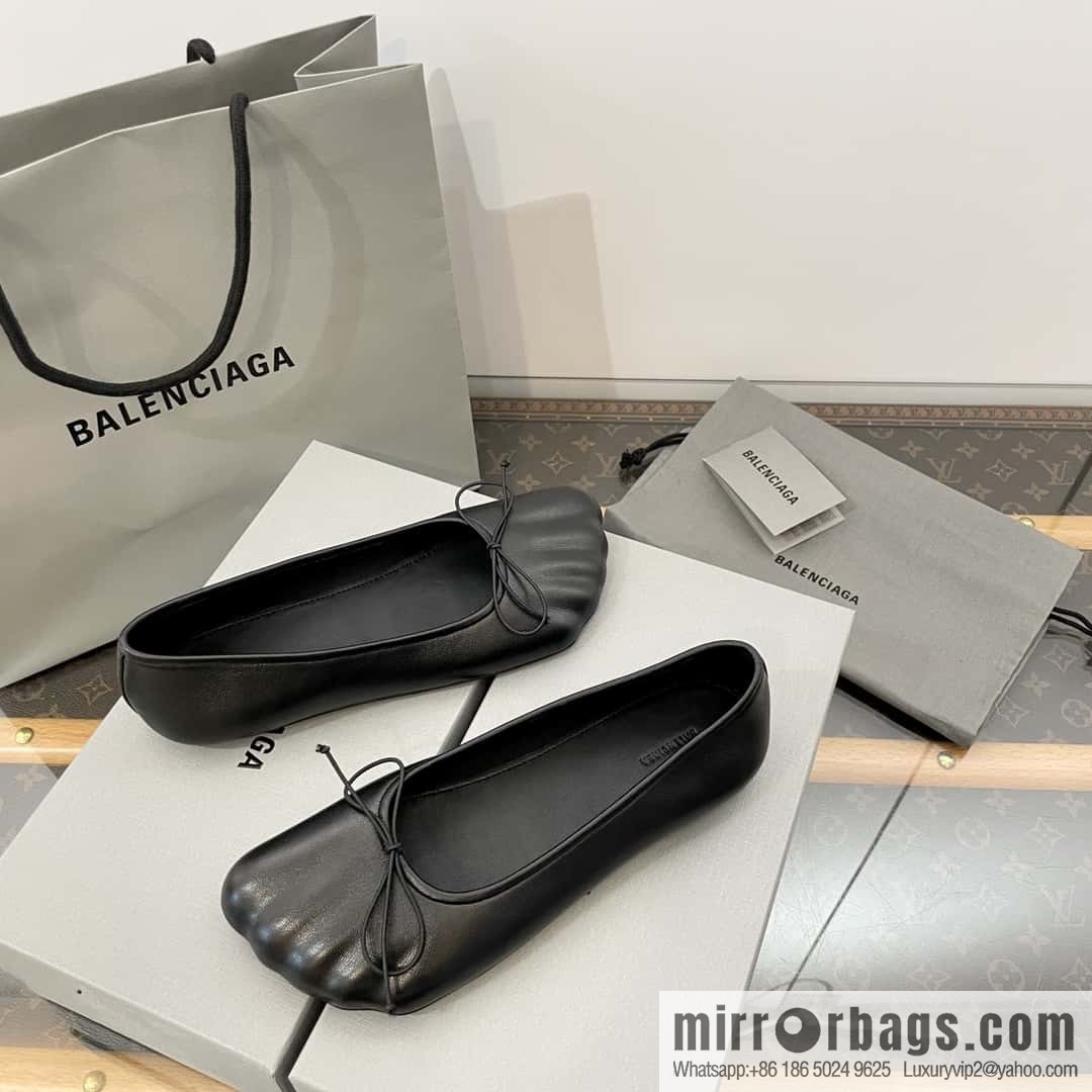 𝐁𝐚𝐥𝐞𝐧𝐜𝐢𝐚𝐠𝐚||𝟐𝟎𝟐𝟑 Balenciaga's new five-finger ballet shoes