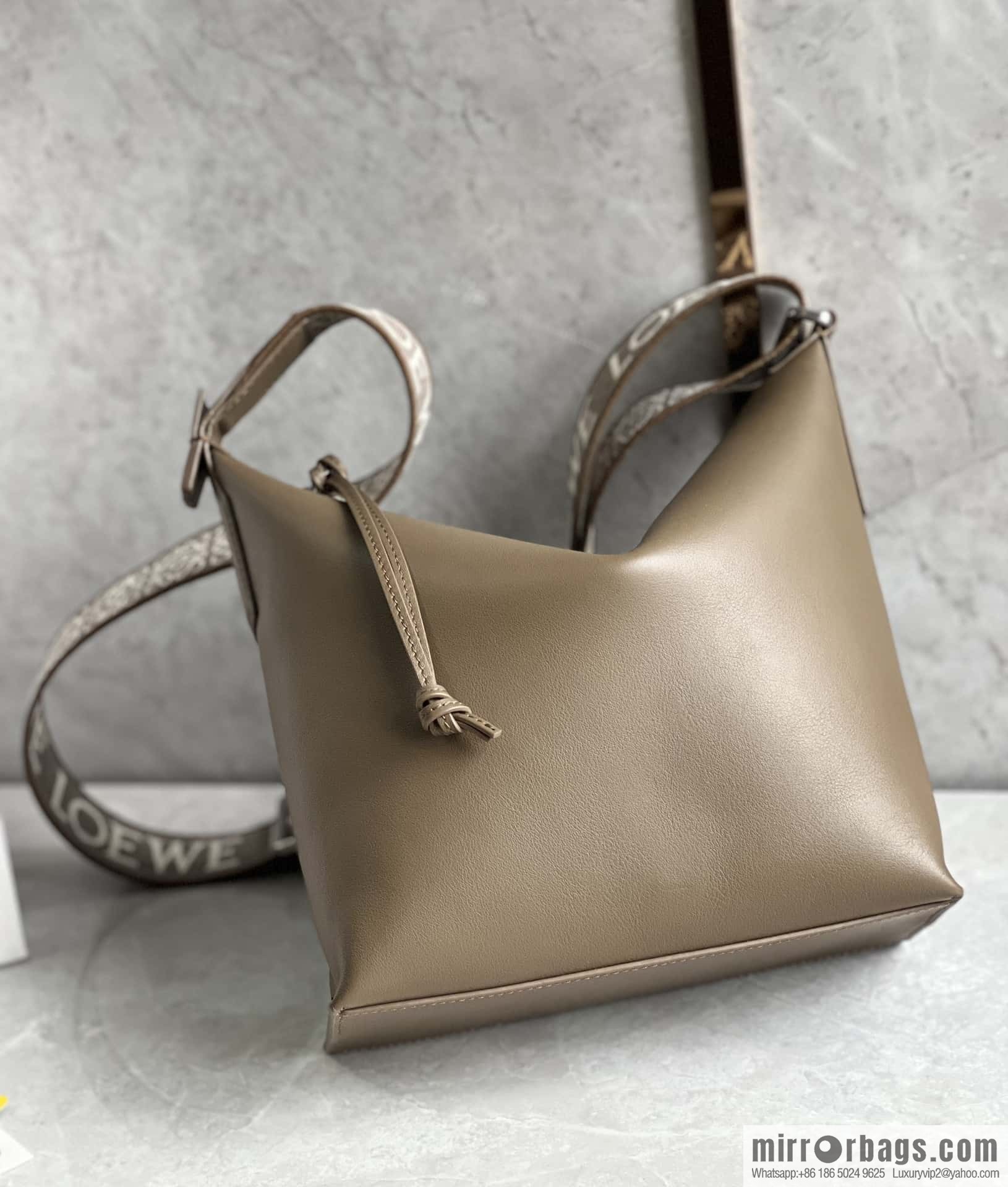 LOEWE Mens Cubi shoulder crossbody bag 0689 Elephant Grey