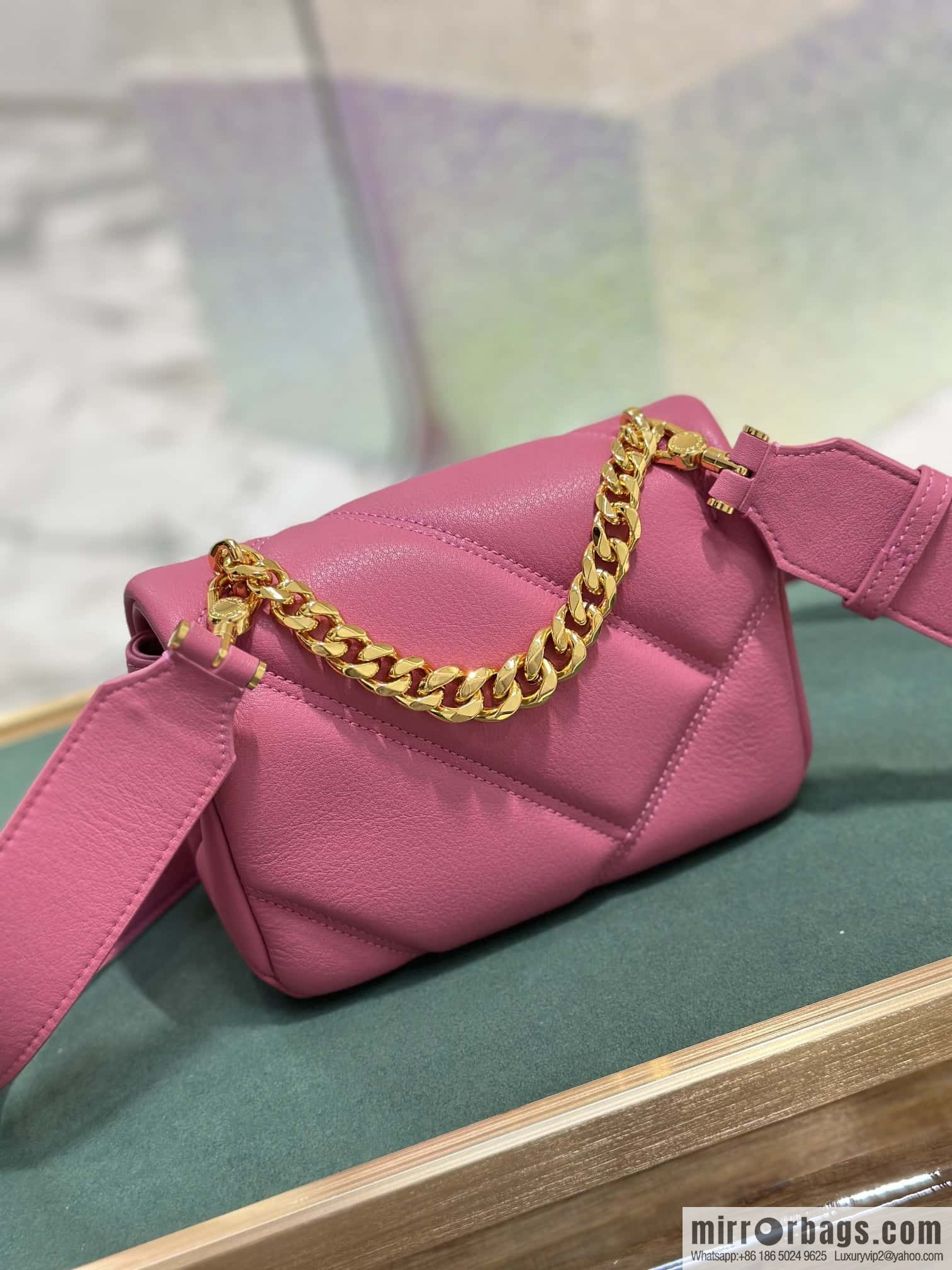 BVLGARI Bulgari SERPENTI CABOCHON series mini crossbody bag Model: 291085