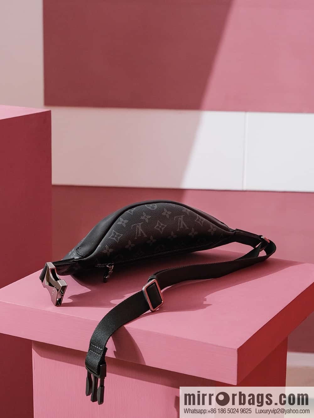 LV Discovery Bumbag PM M46035