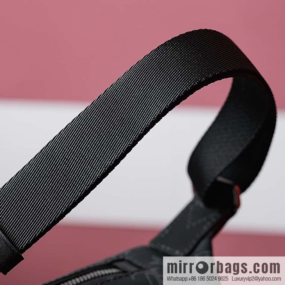 LV Discovery Bumbag PM M46035
