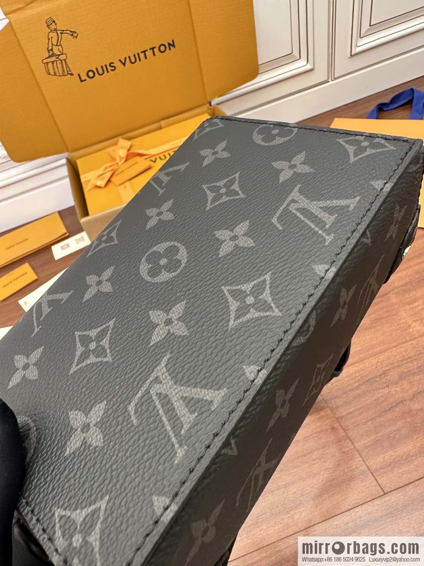 LV Steamer Wearable Wallet M81783