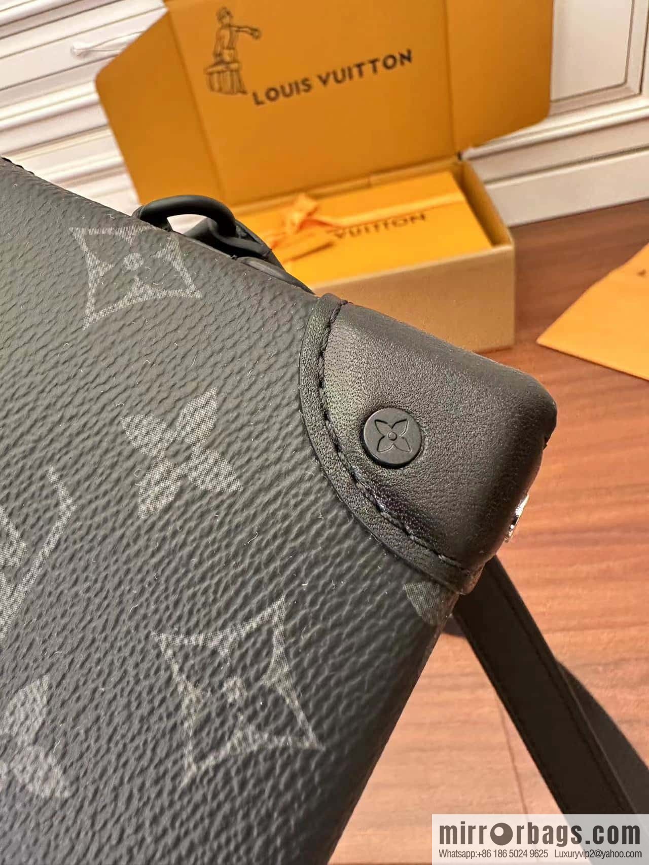LV Steamer Wearable Wallet M81783