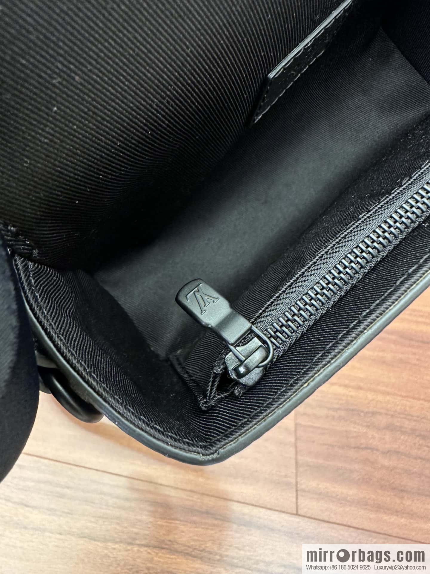 LV Steamer Wearable Wallet M81783