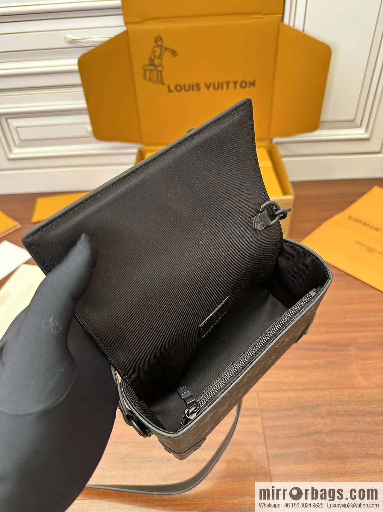 LV Steamer Wearable Wallet M81783