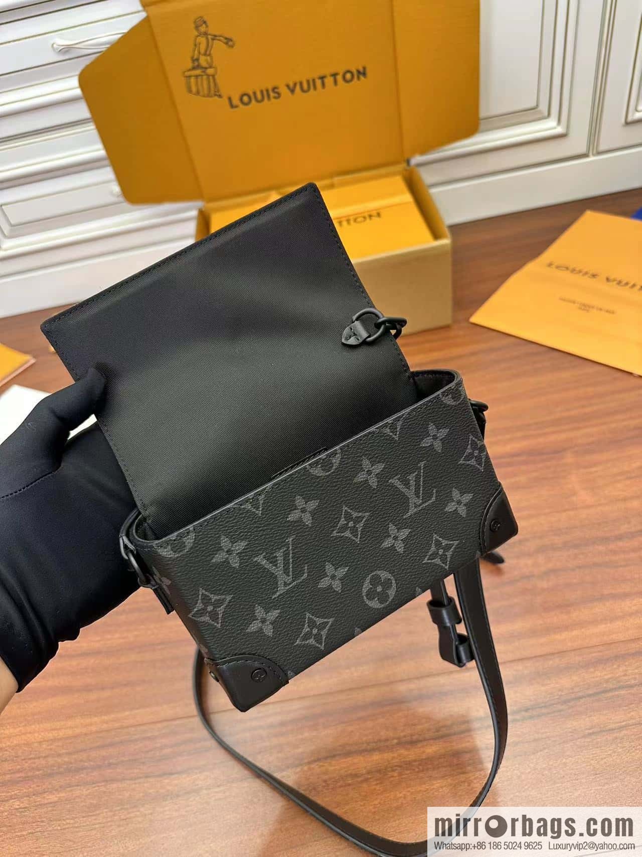 LV Steamer Wearable Wallet M81783