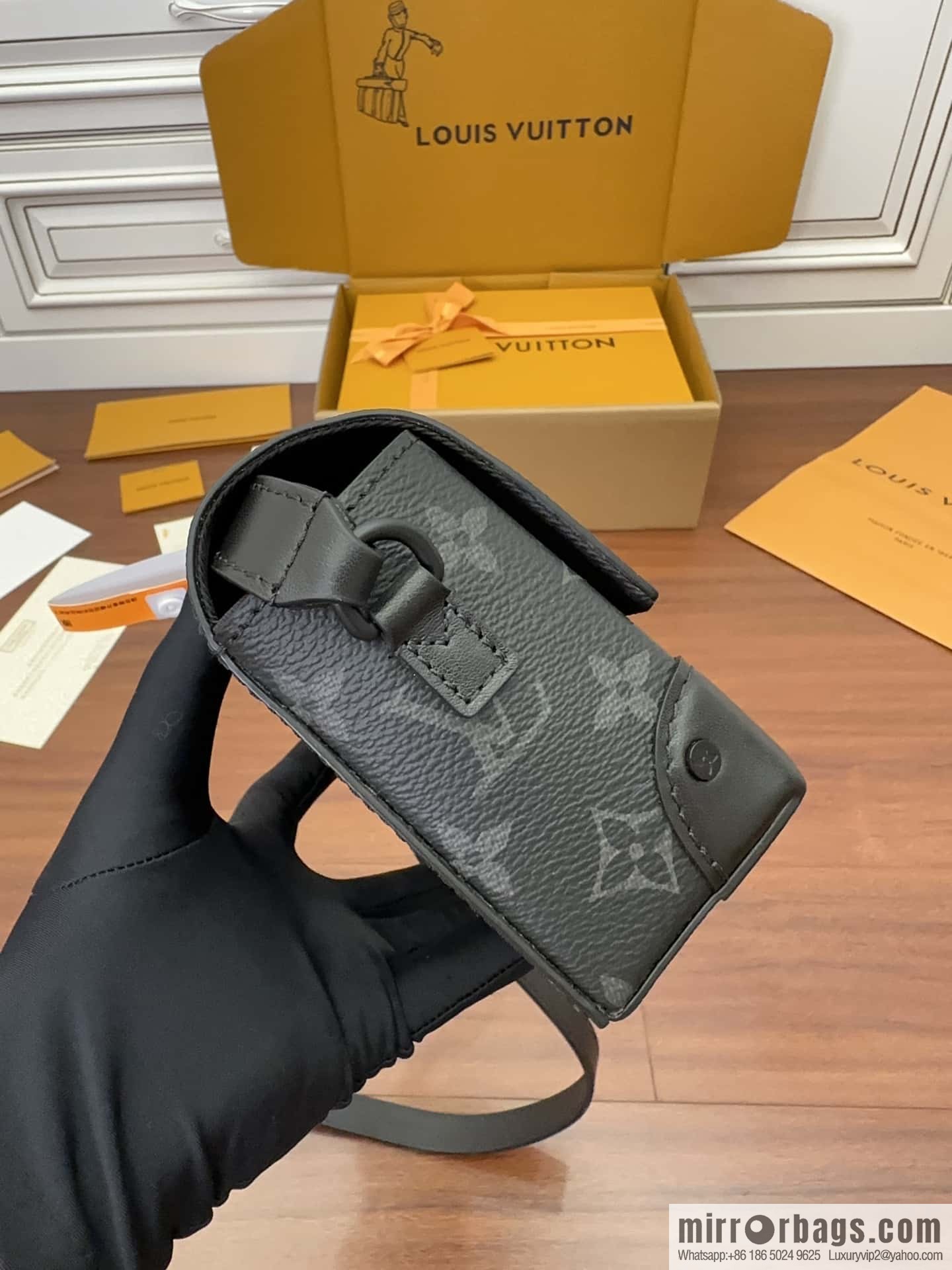 LV Steamer Wearable Wallet M81783