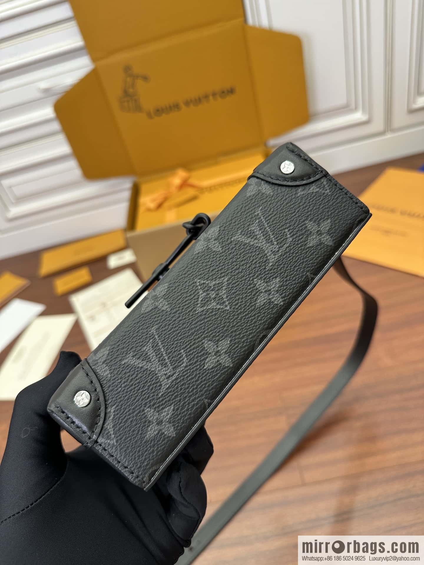 LV Steamer Wearable Wallet M81783