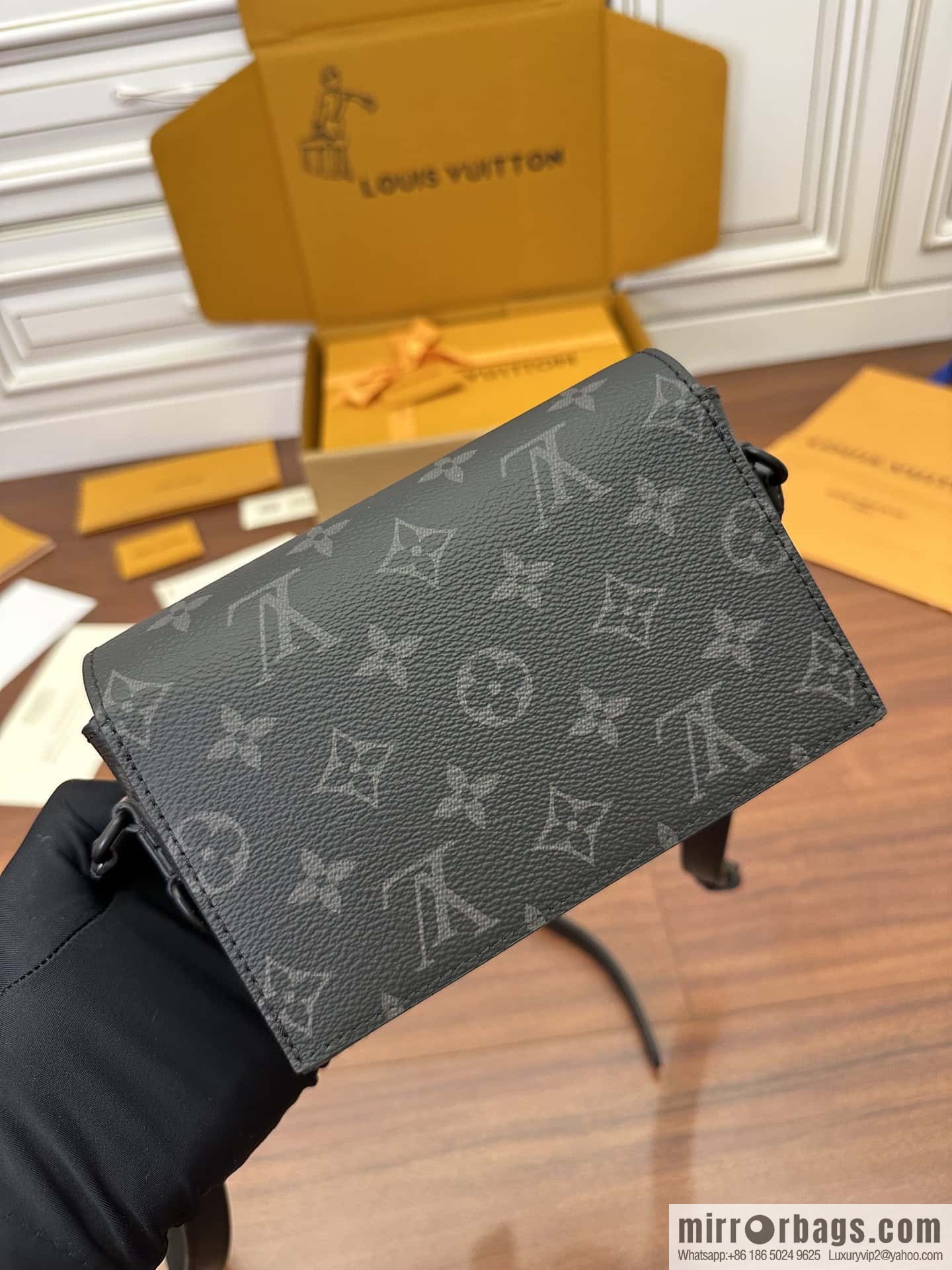 LV Steamer Wearable Wallet M81783