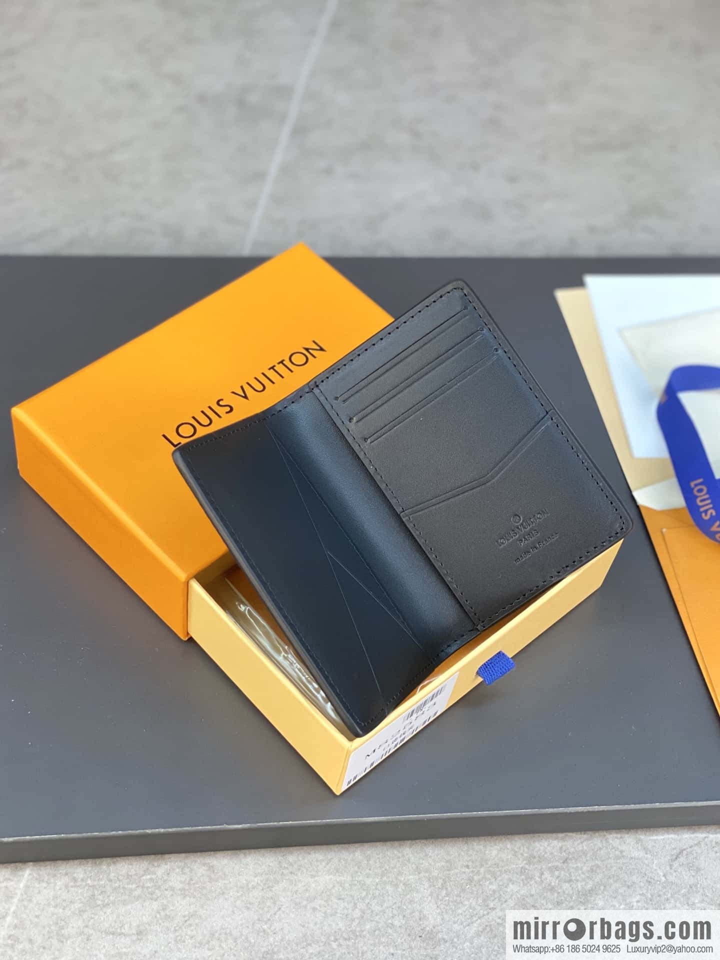 LV M82583 Pocket Organizer
