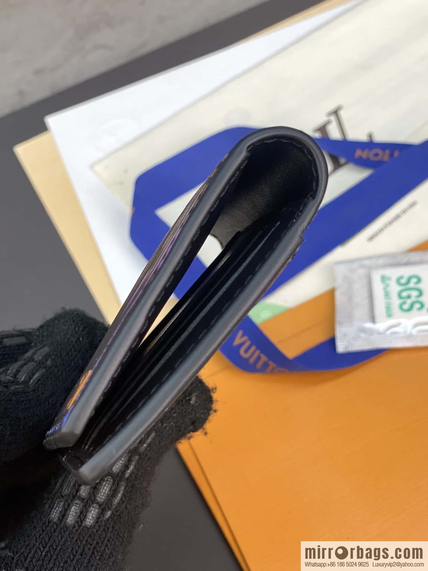 LV M82583 Pocket Organizer