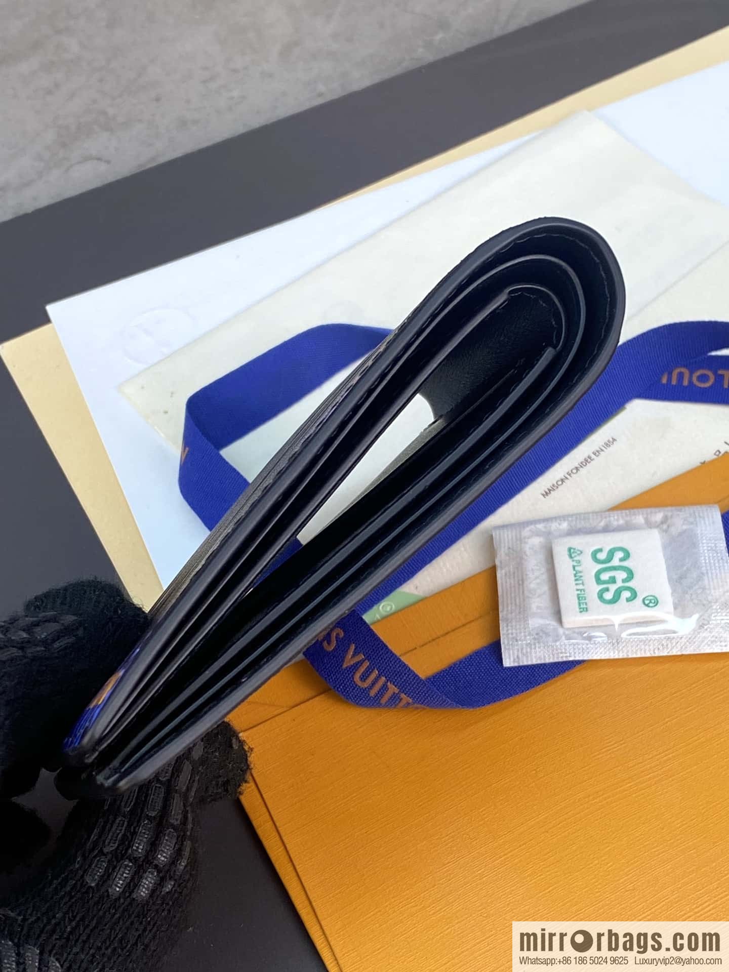 LV M82585 SLENDER Wallet
