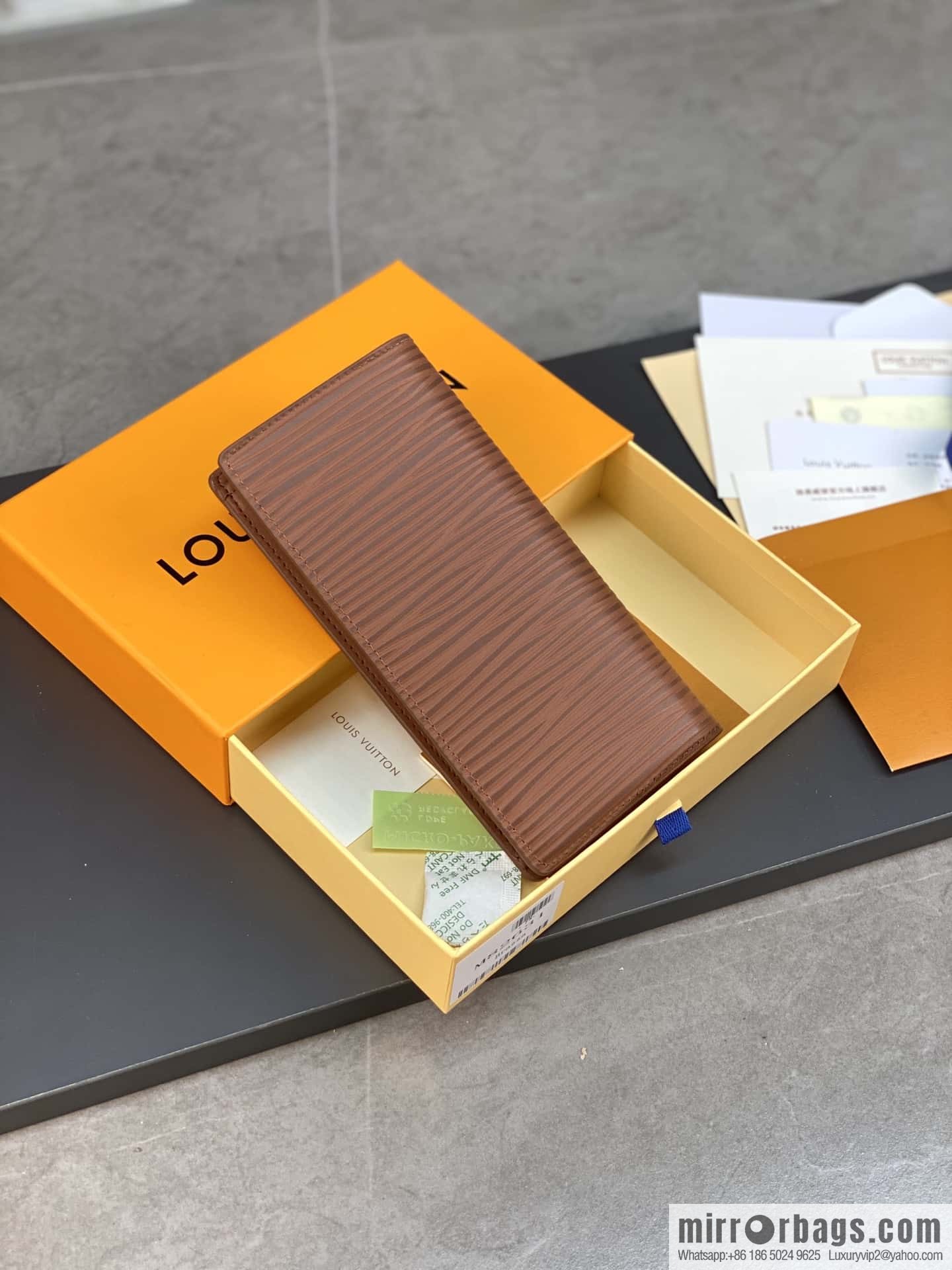 LV M82631 Brazza Wallet
