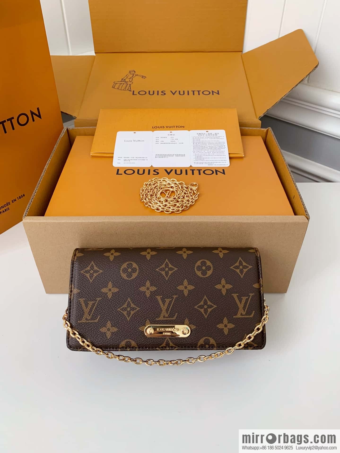 LV M82509 Wallet On Chain Lily