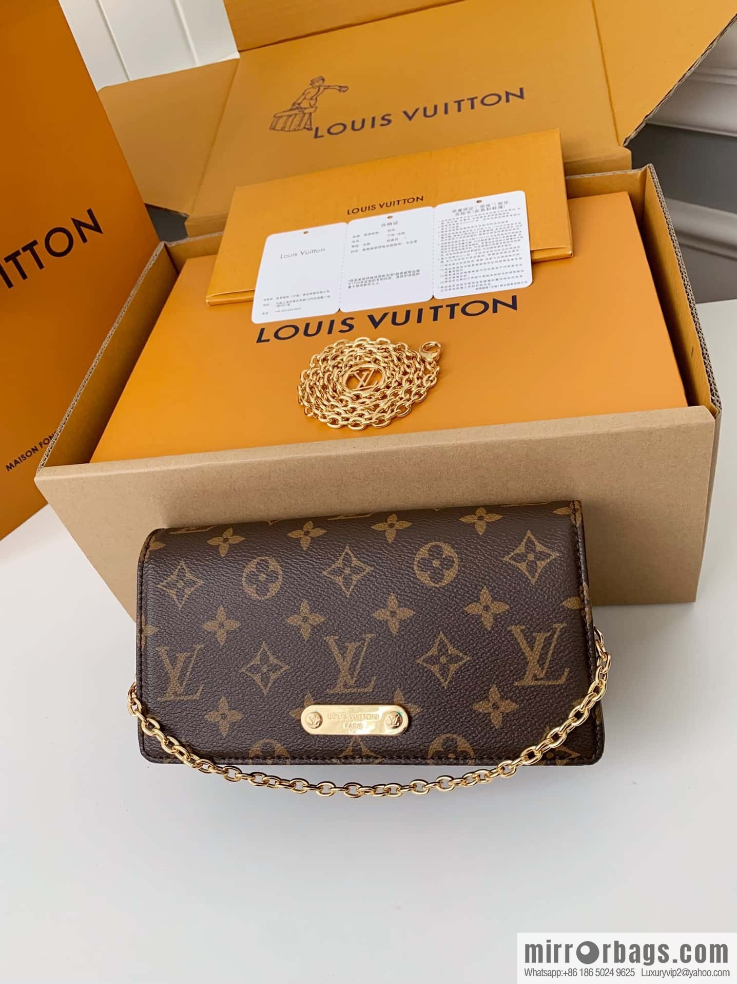 LV M82509 Wallet On Chain Lily