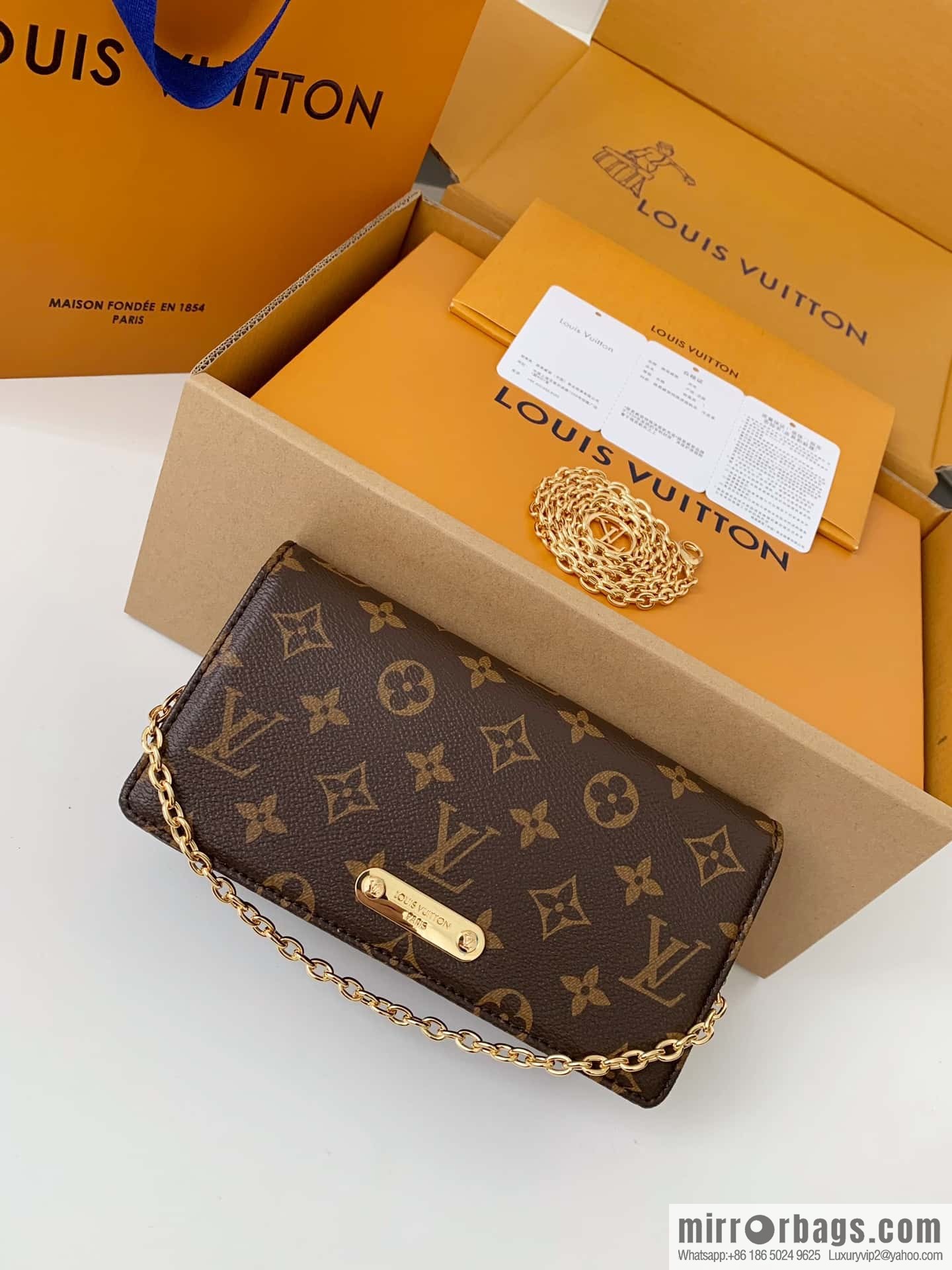LV M82509 Wallet On Chain Lily